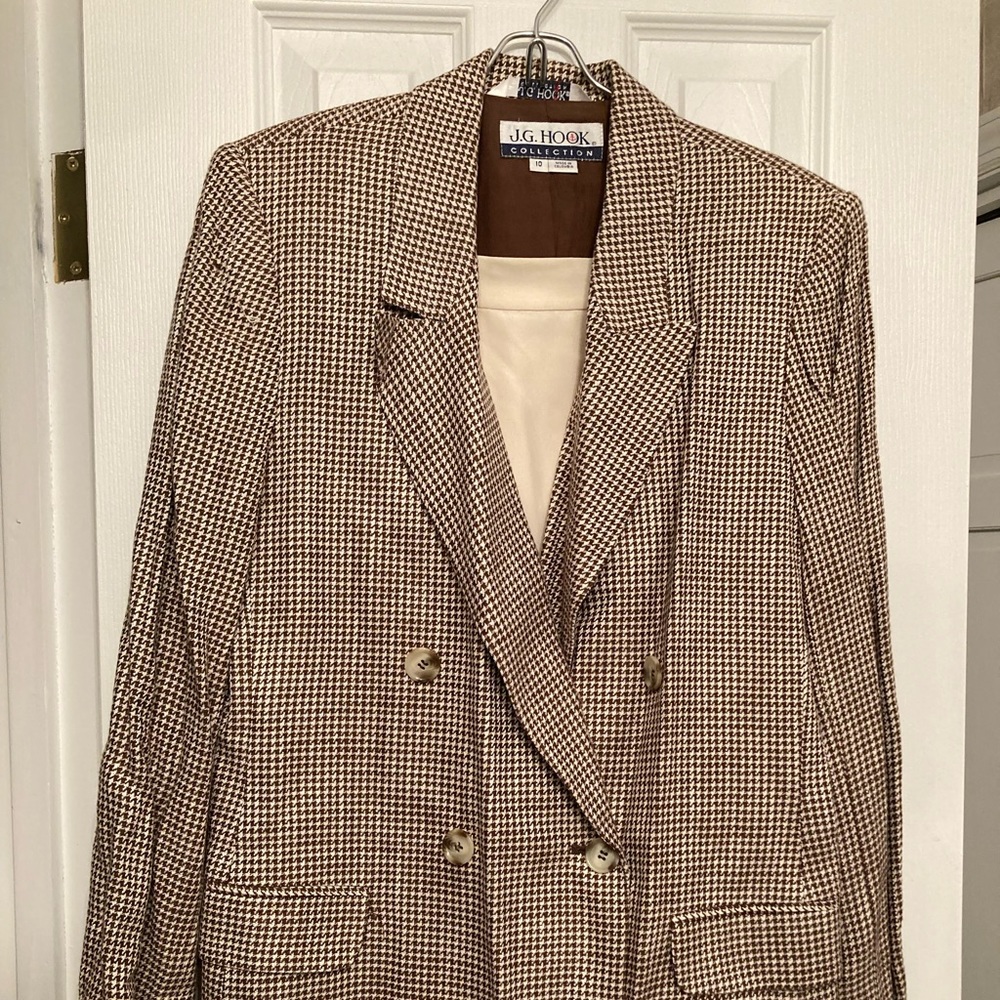 Brown & White Pant Suit plus Lace Shell